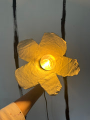 Ecru Extra Small Simple Flower Aronomink Lamp