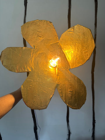 Gold Medium Simple Flower Aronomink Lamp